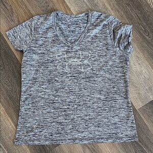 (8) Under Armour athletic top